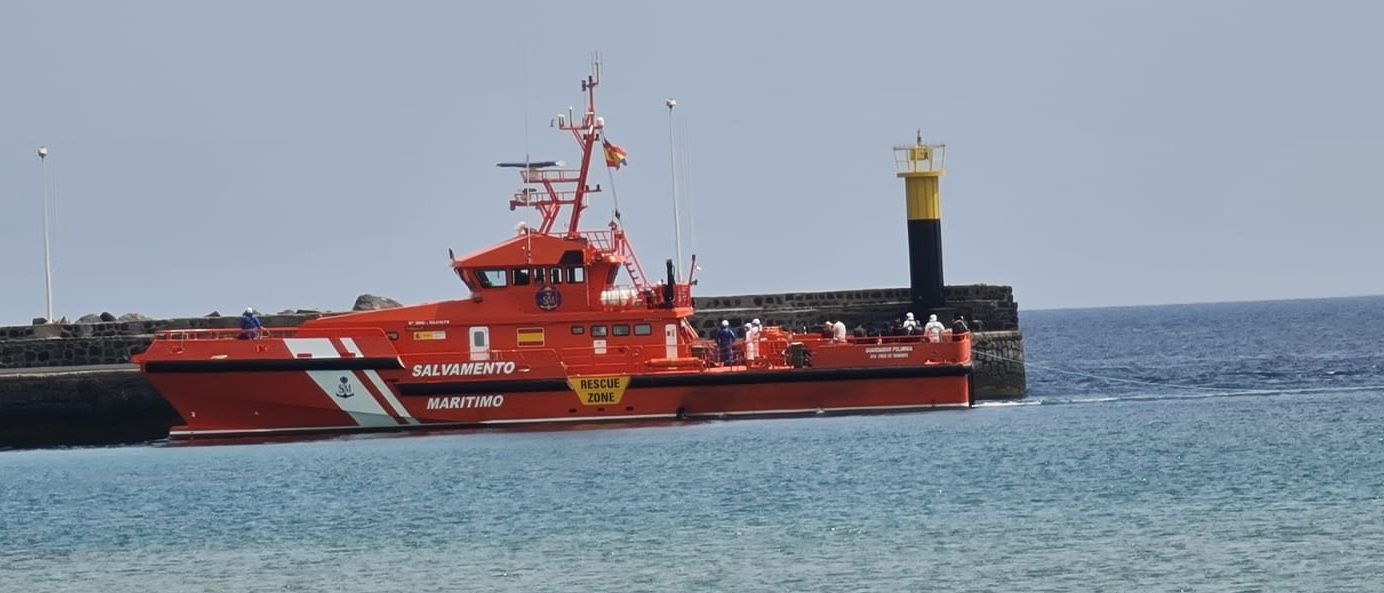 La embaración de Salvamar, en el muelle comercial de Arrecife Fotos: D.C.