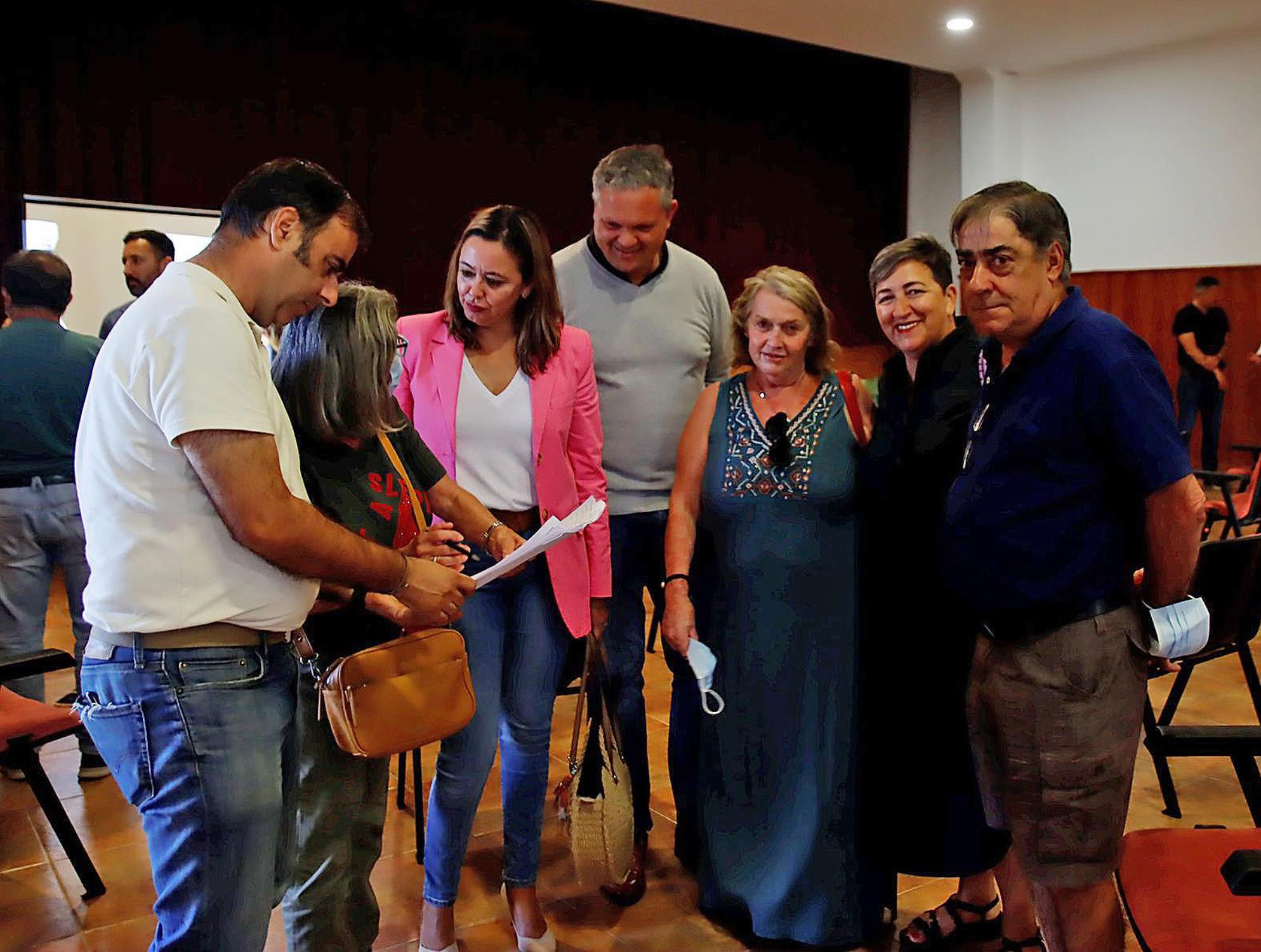 El Cabildo anuncia a los vecinos de Mácher el “inminente” inicio de las obras de la glorieta de La Calderina