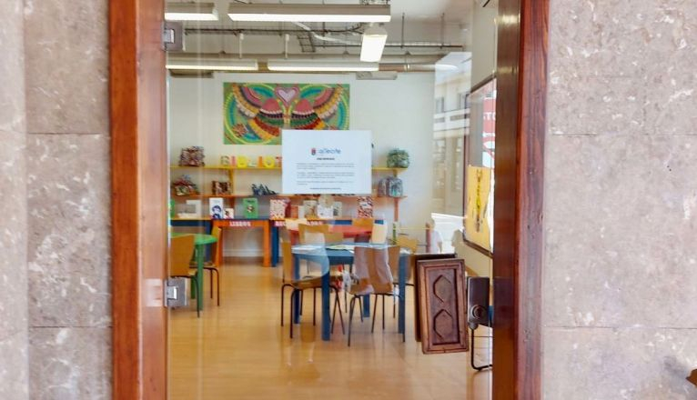 Arrecife inicia el traslado de la Biblioteca Infantil al Centro Cívico 
