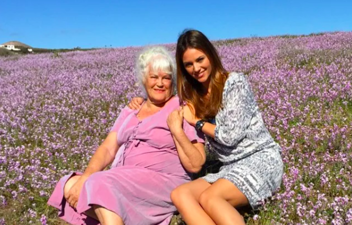 Helen Lindes y su madre Norma en Lanzarote