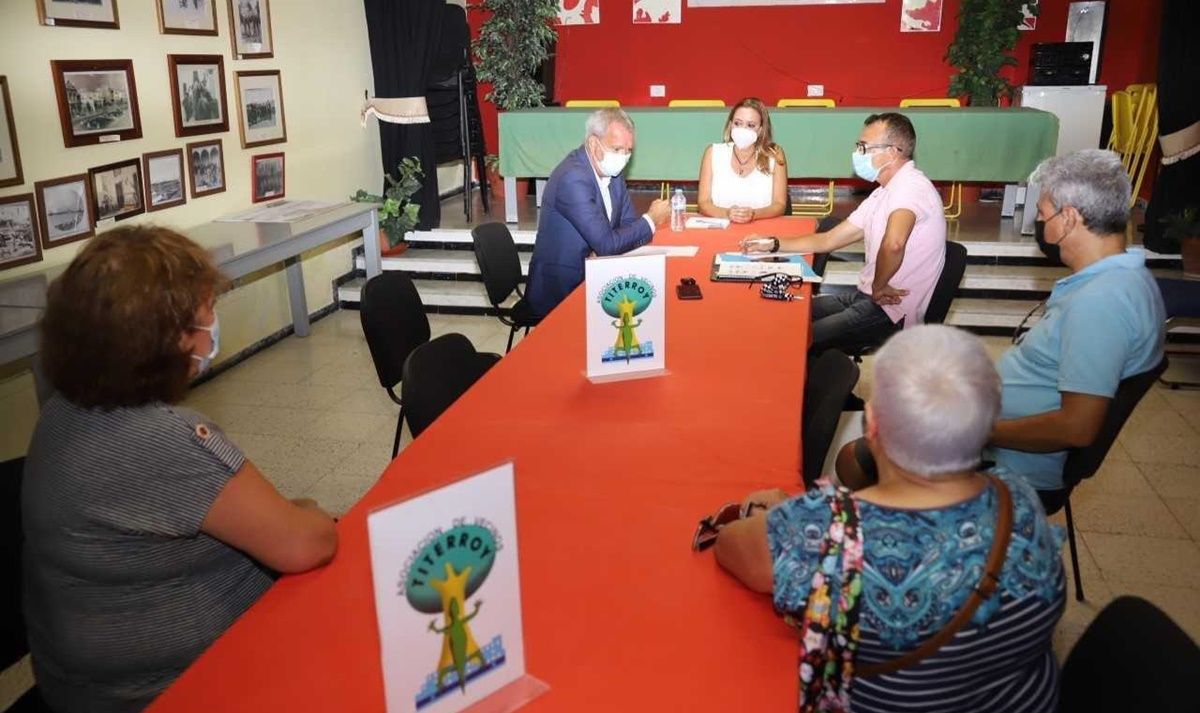 Reunión con los vecinos de Titerroy