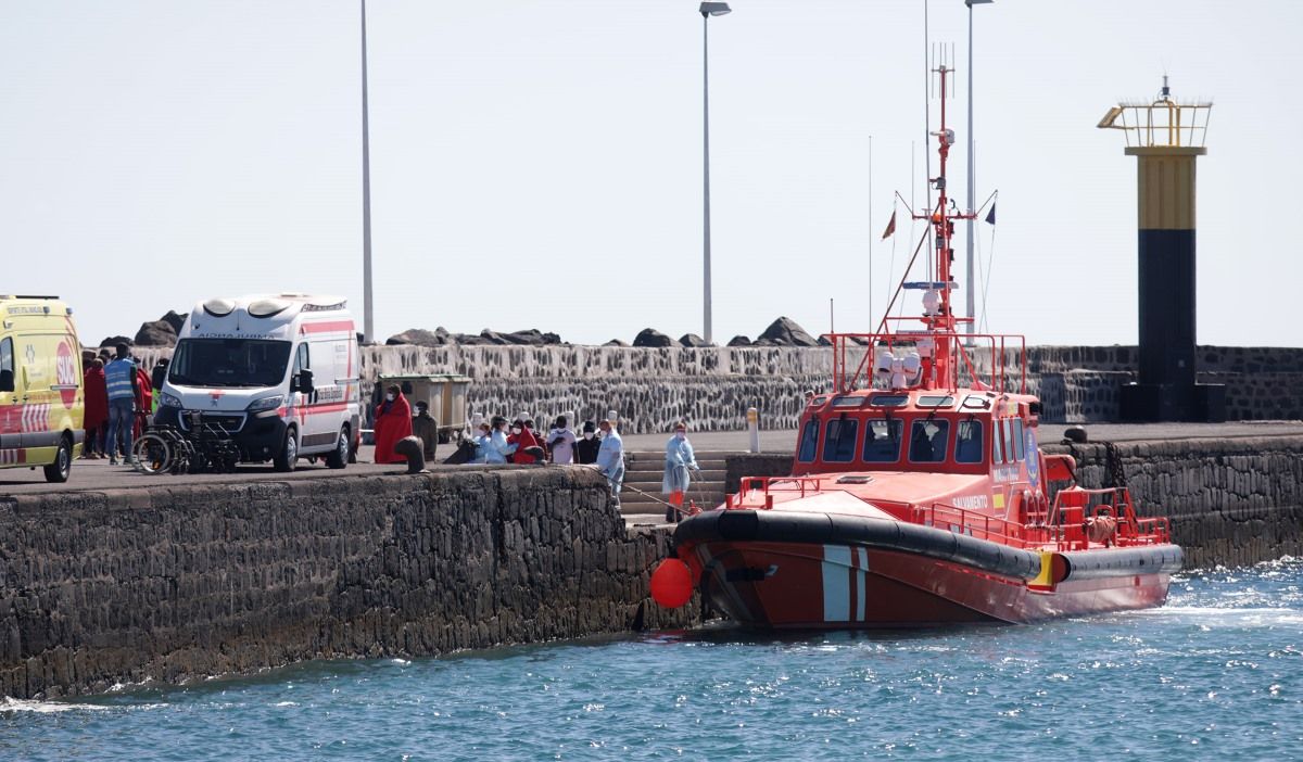 Llegada de inmigrantes al muelle Comercial de Arrecife Fotos: José Luis Carrasco