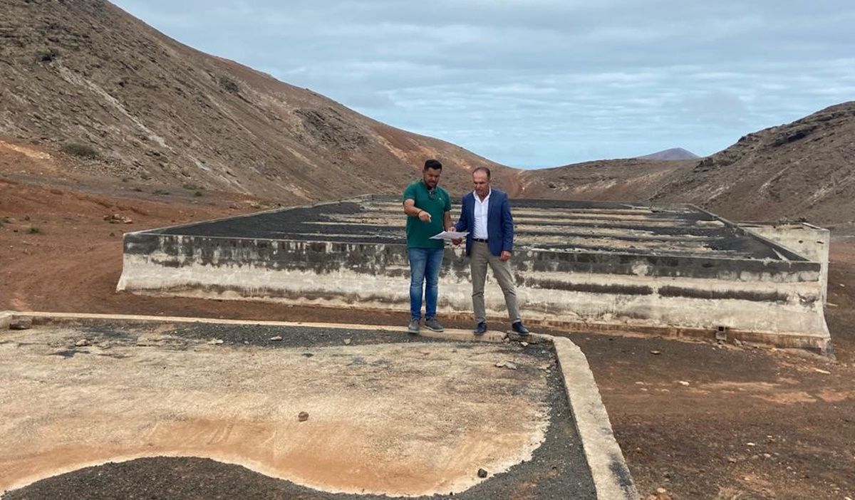 Jesús Machín en los depósitos de Tinache