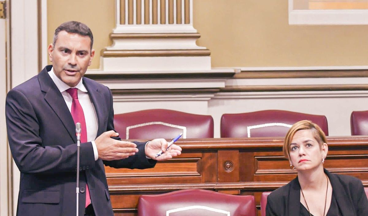 Oswaldo Betancort en el Parlamento de Canarias
