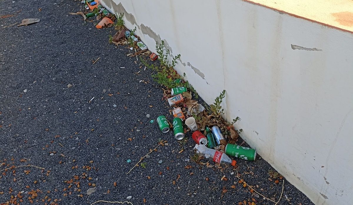 Basura acumulada en Costa Teguise