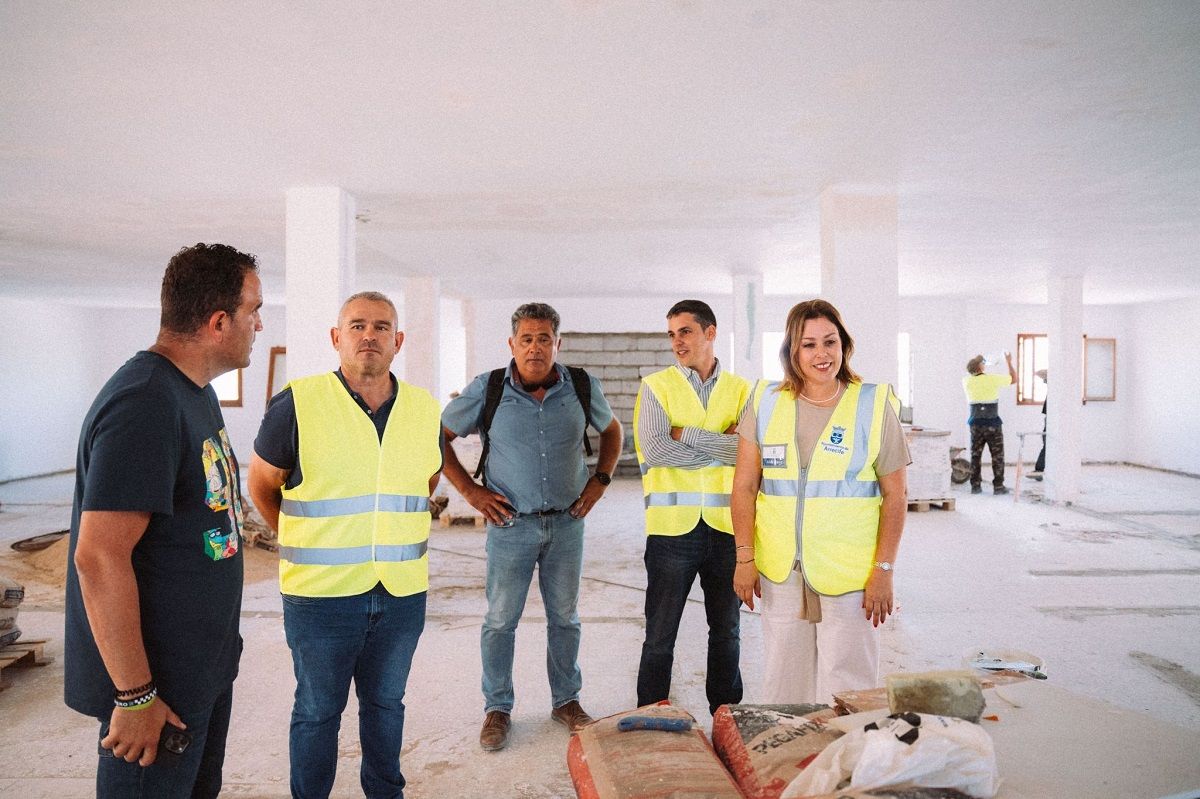 La alcaldesa Astrid Pérez durante las obras de adecuación