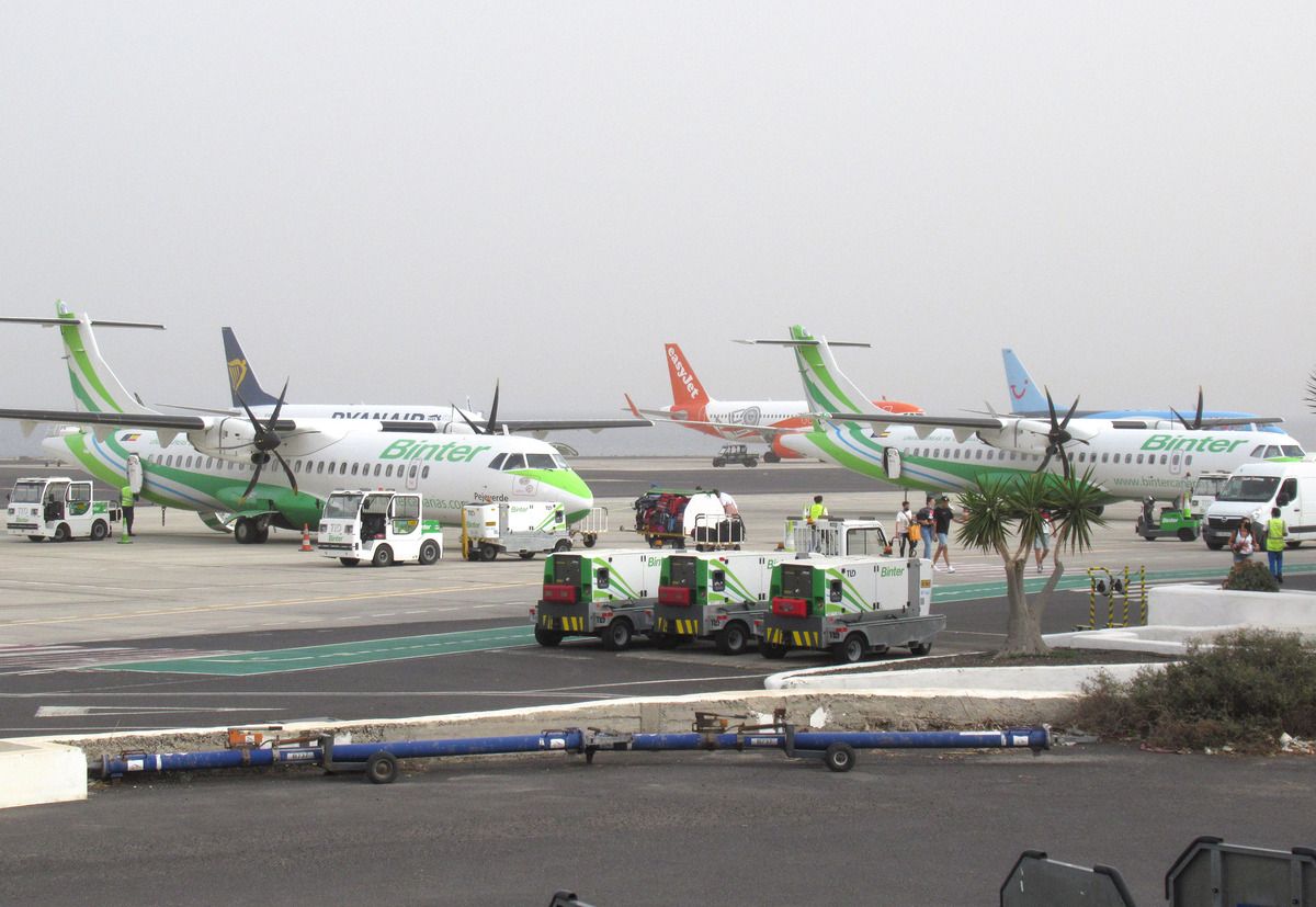 Aviones en el aeropuerto César Manrique Aviones en el aeropuerto César Manrique