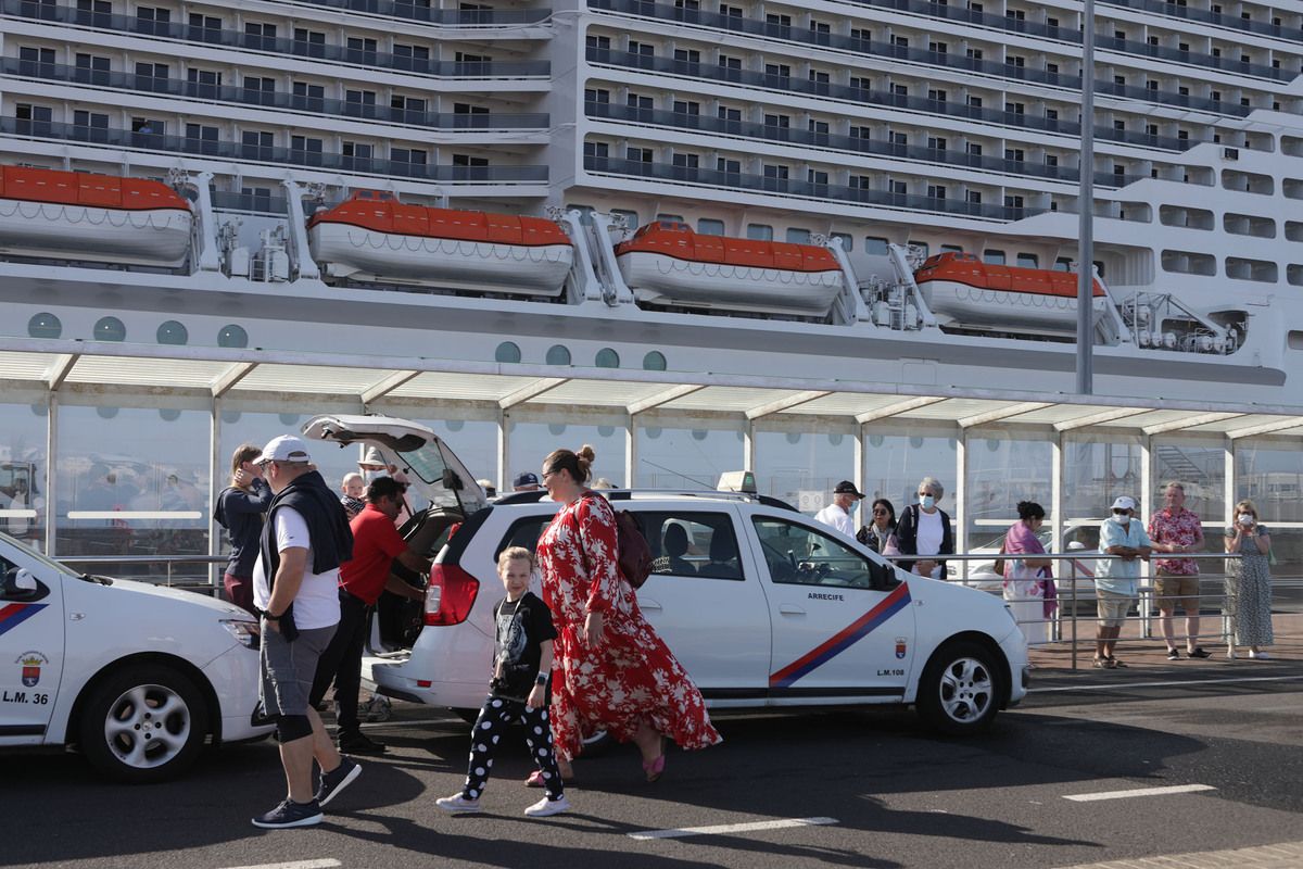 Crucero en el muelle de Arrecife