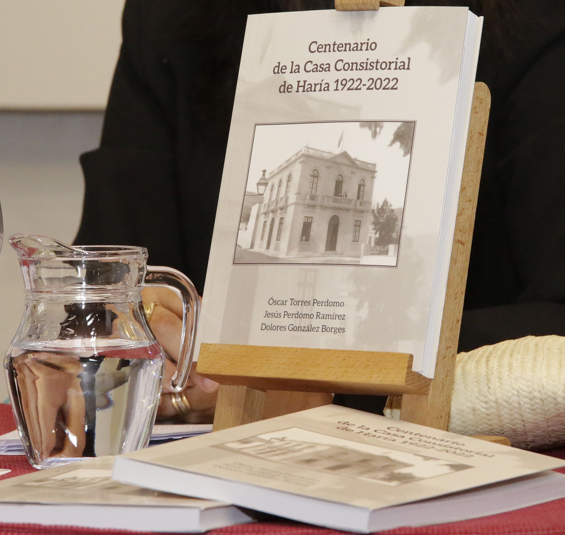 Presentación del libro Centenario de la casa consistorial de Haría Presentación del libro Centenario de la casa consistorial de Haría