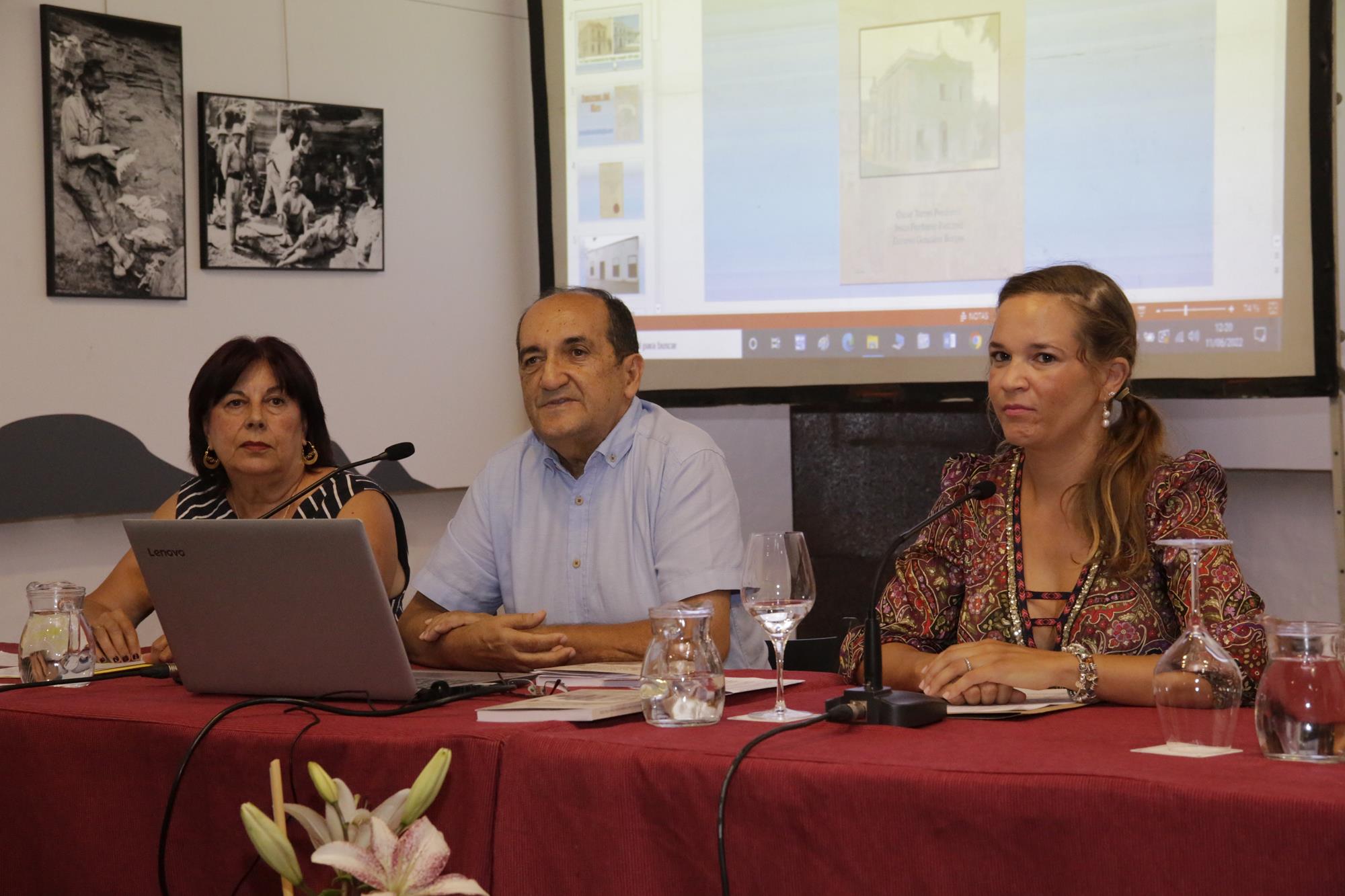 Presentación del libro Centenario de la casa consistorial de Haría Presentación del libro Centenario de la casa consistorial de Haría