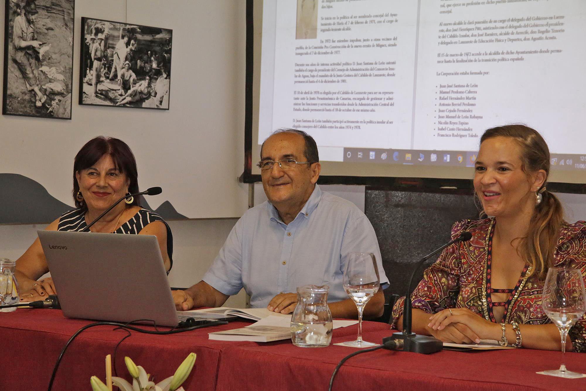 Presentación del libro Centenario de la casa consistorial de Haría Presentación del libro Centenario de la casa consistorial de Haría