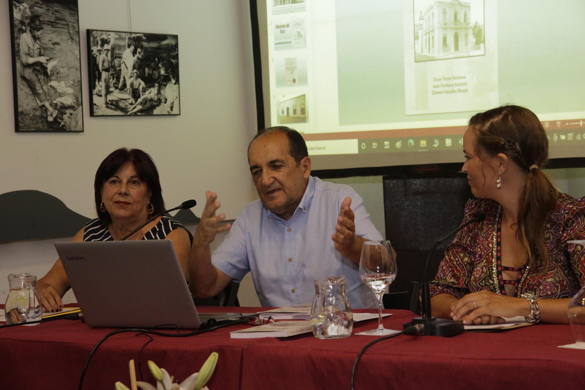 Presentación del libro Centenario de la casa consistorial de Haría Presentación del libro Centenario de la casa consistorial de Haría