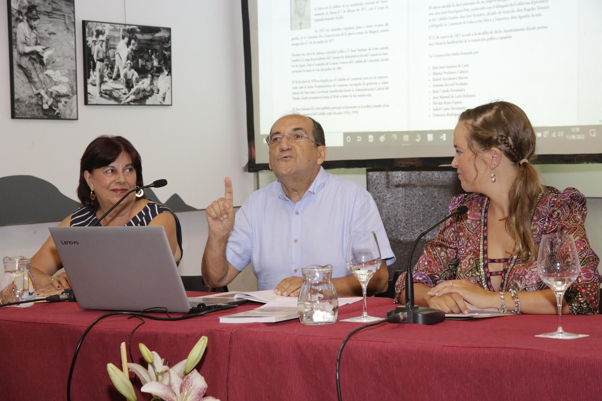 Presentación del libro Centenario de la casa consistorial de Haría Presentación del libro Centenario de la casa consistorial de Haría