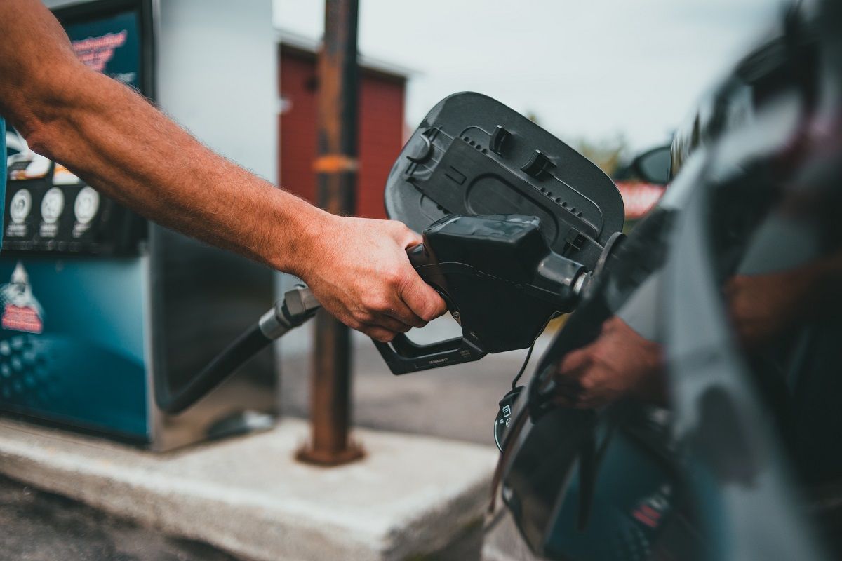 Repostando el tanque de gasolina 