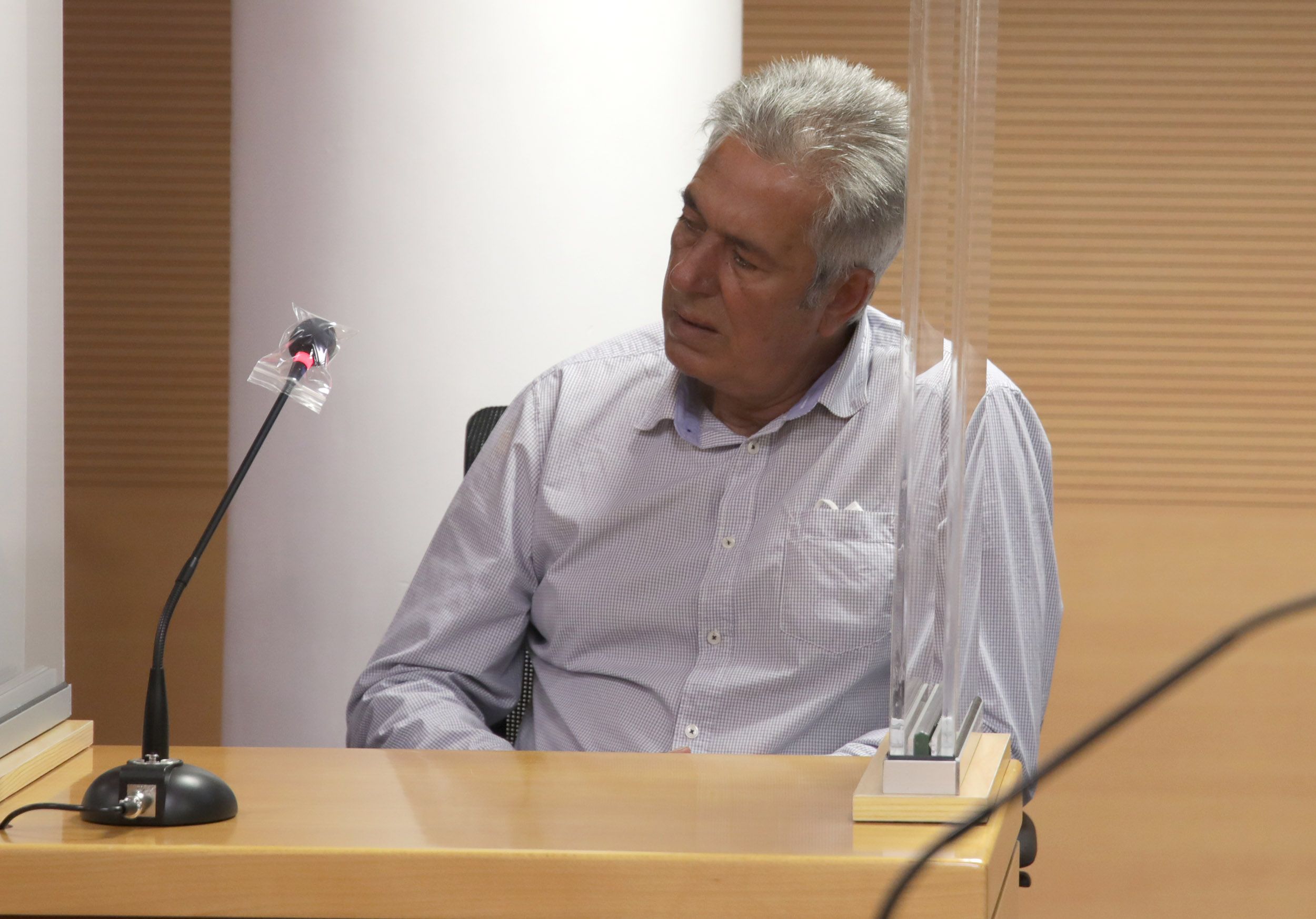 José Francisco Reyes, antes de ser autorizado para abandonar la sala José Francisco Reyes, antes de ser autorizado para abandonar la sala