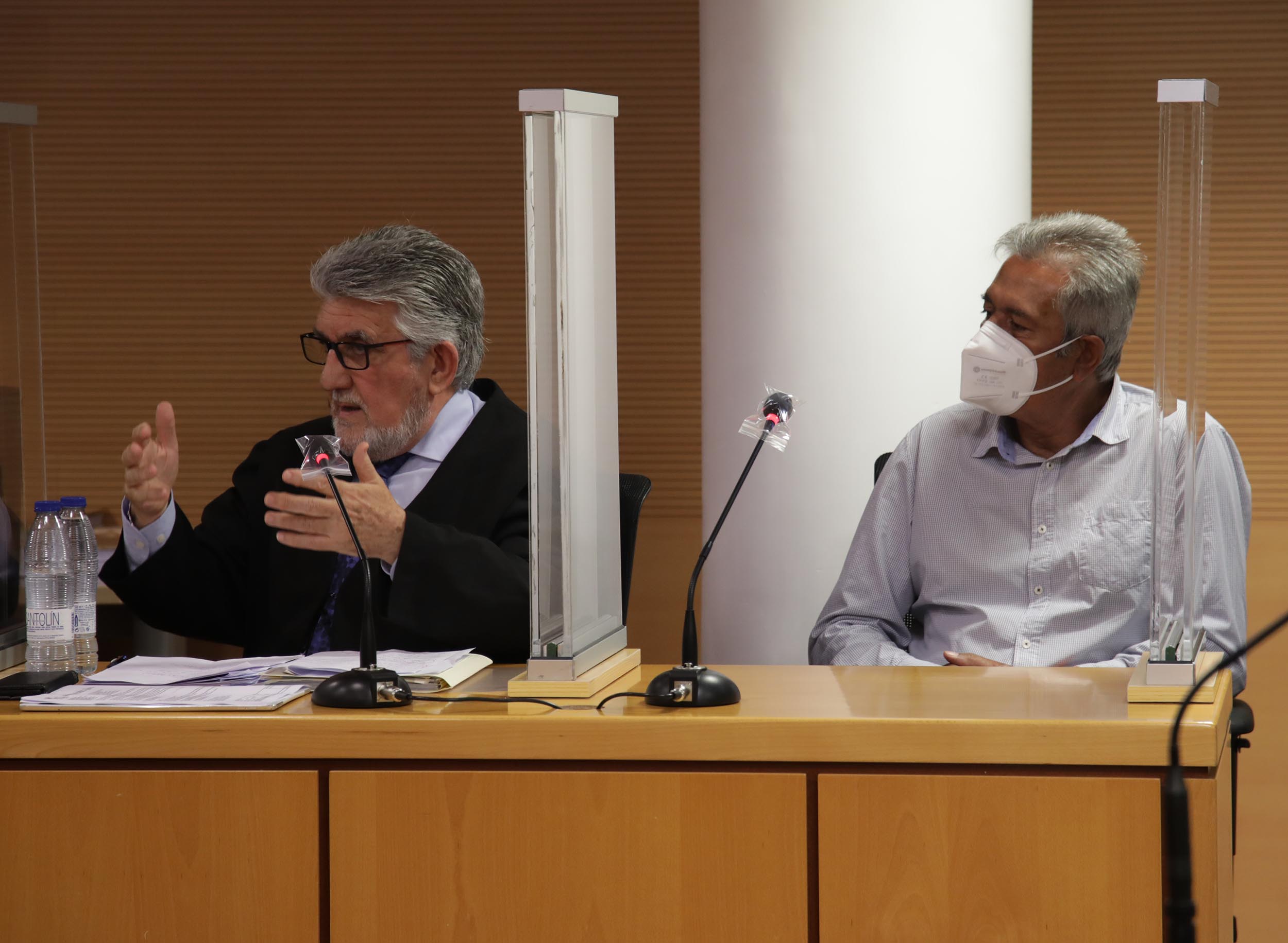 José Francisco Reyes, junto a su abogado José Francisco Reyes, junto a su abogado