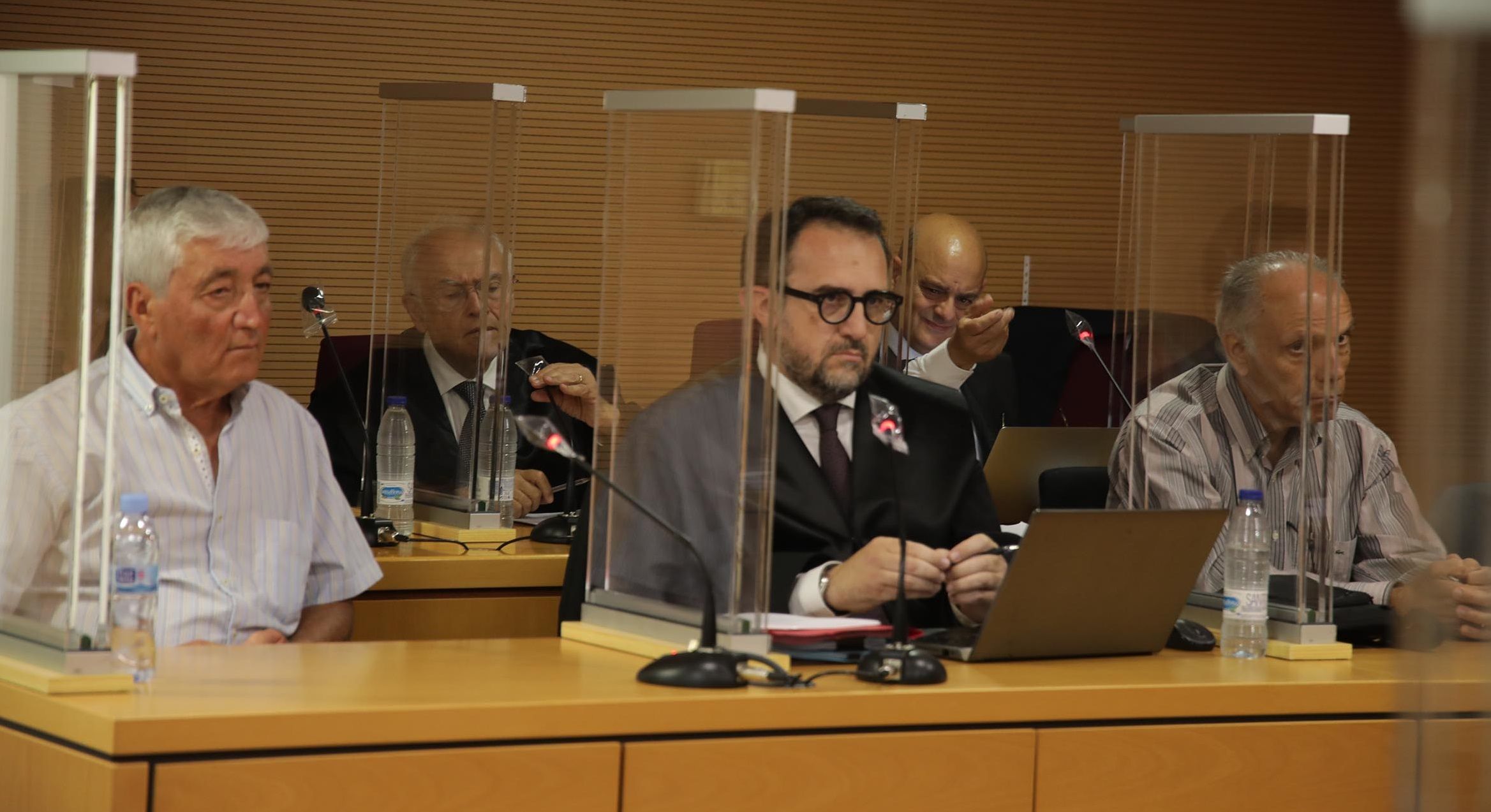 Antonio Fernández, durante el juicio junto a su letrado Antonio Fernández, durante el juicio junto a su letrado