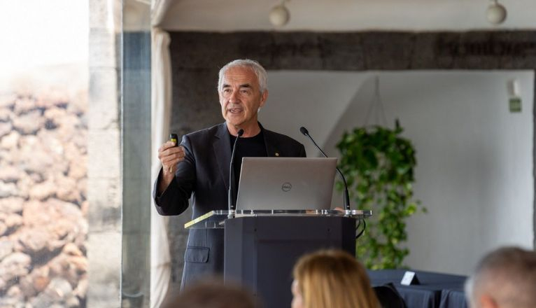 Alfonso Vegara durante la presentación