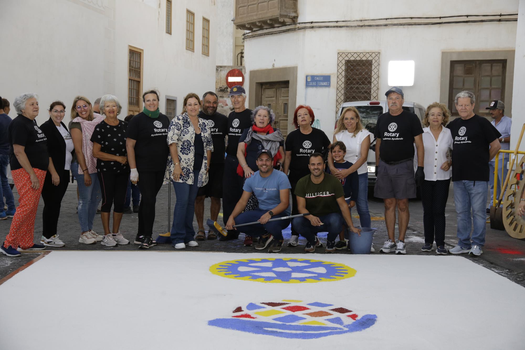 Elaboración de alfombras de sal en Arrecife Elaboración de alfombras de sal en Arrecife
