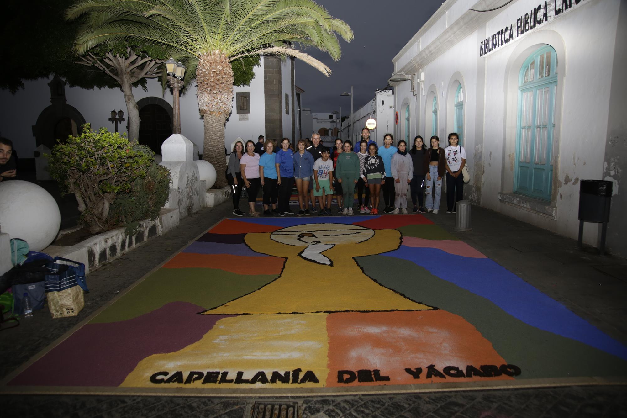 Elaboración de alfombras de sal en Arrecife Elaboración de alfombras de sal en Arrecife