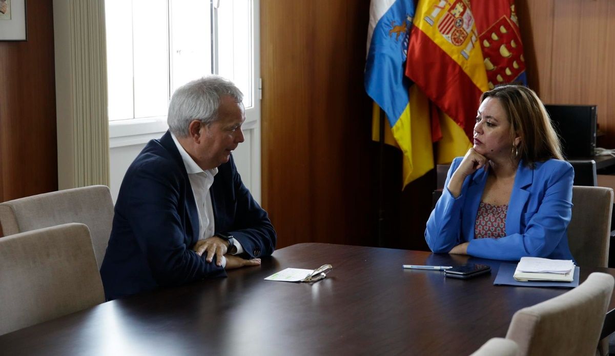 Sebastián Franquis se reúne con la presidenta del Cabildo de Lanzarote