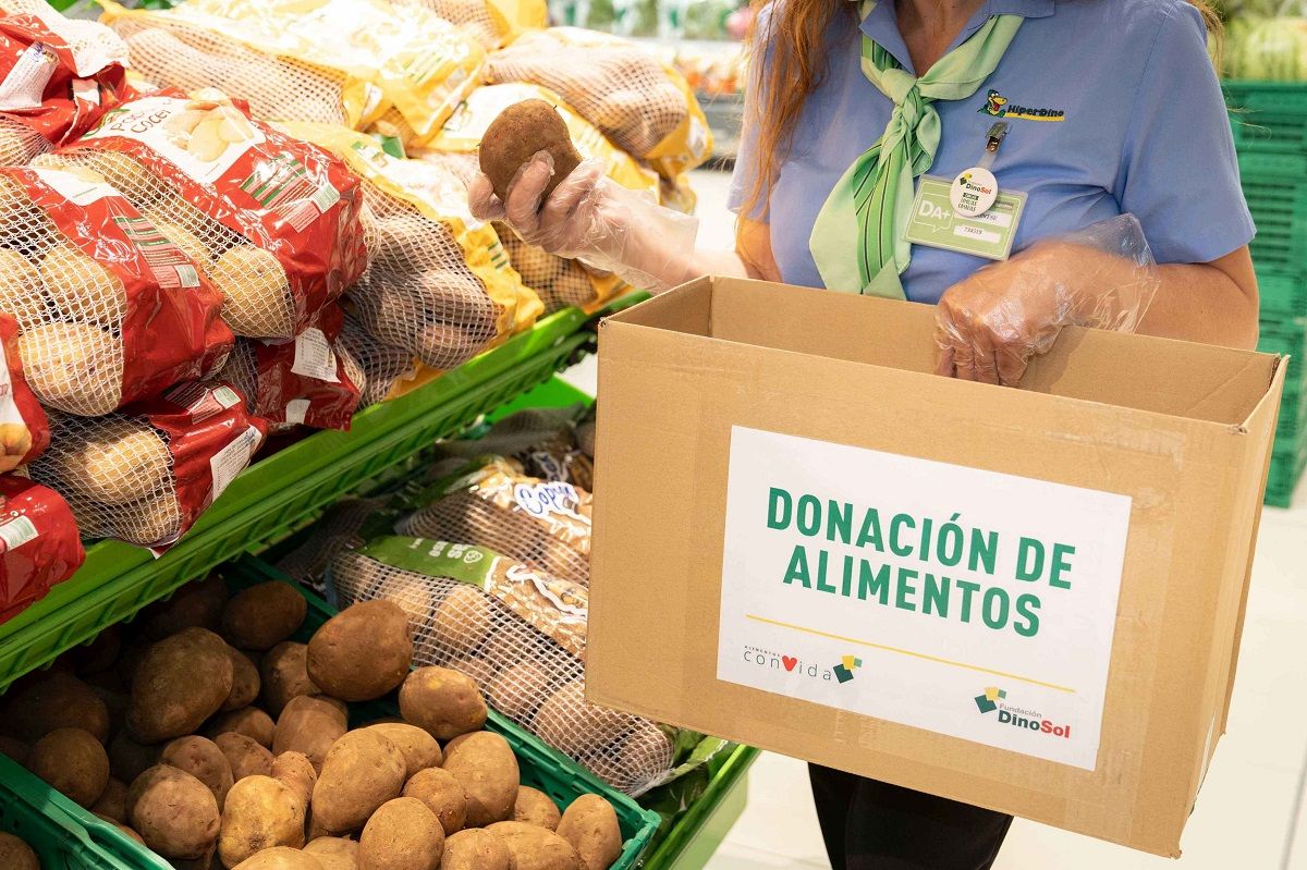 Programa Alimentos con Vida de HiperDino y la Fundación DinoSol