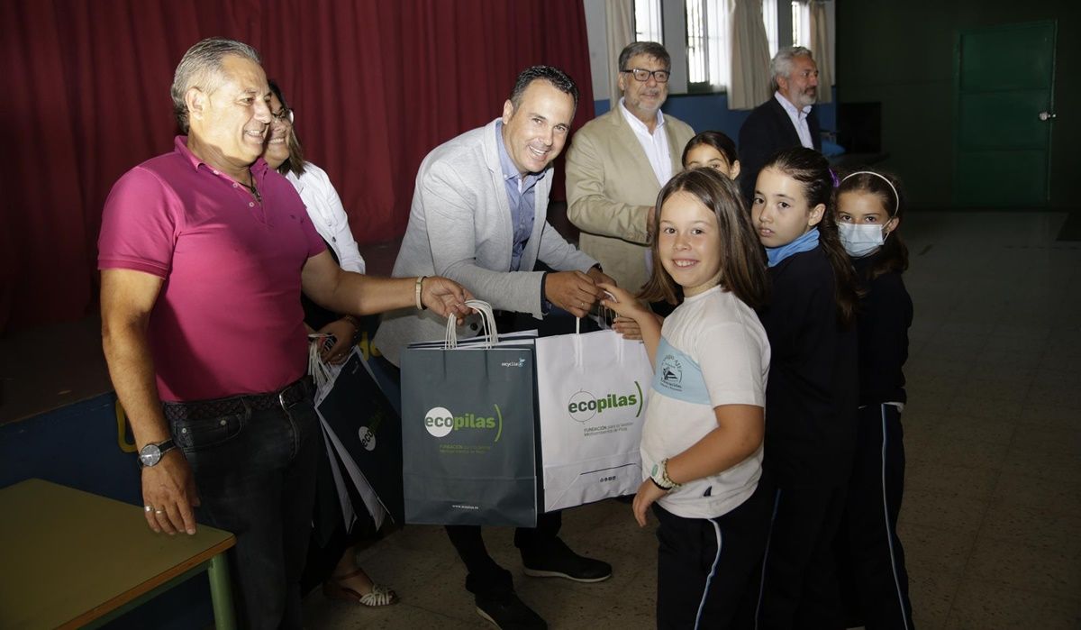 Entrega del galardón al CEIP Ajey