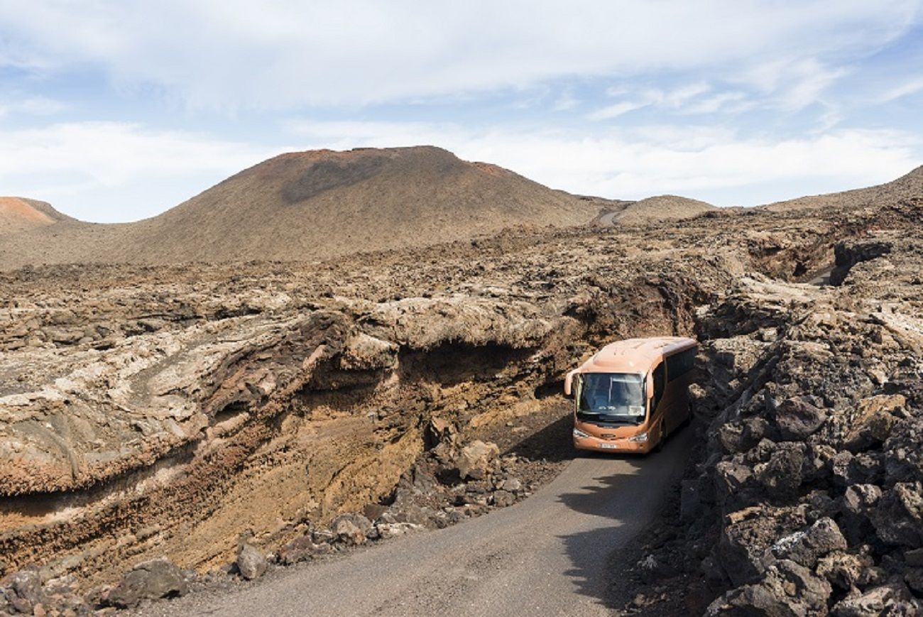 Guagua en la Ruta de los Volcanes, en Timanfaya