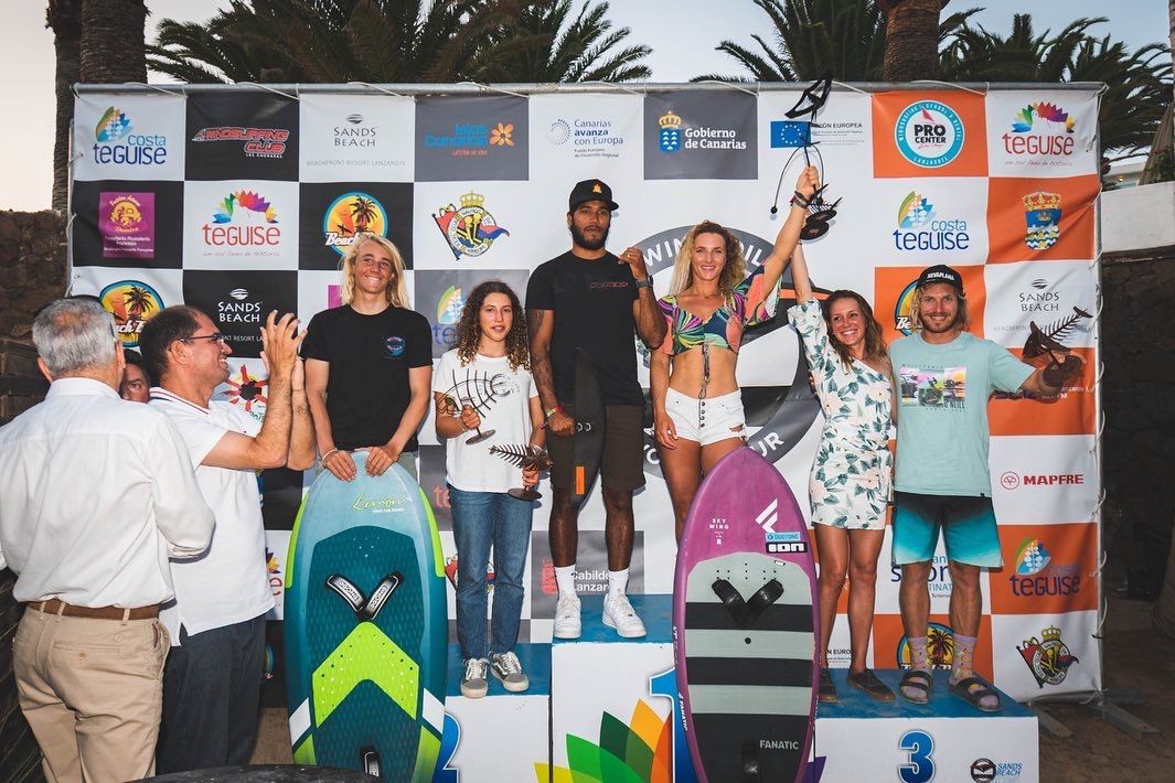 Gollito Estredo y Paula Novotna, vencedores del Wingfoil World Tour Lanzarote 2022