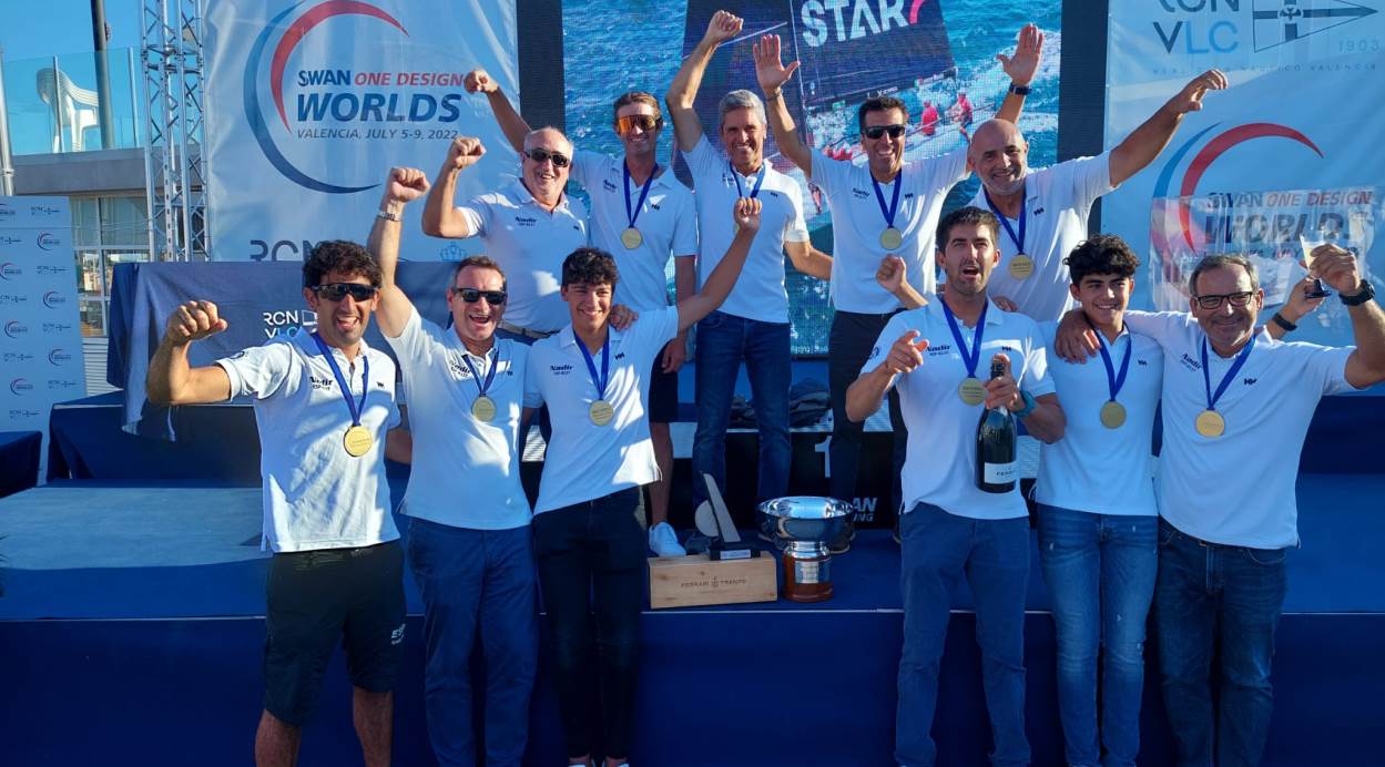 Tres regatistas del RCNA conquistan el Mundial de Swan 42