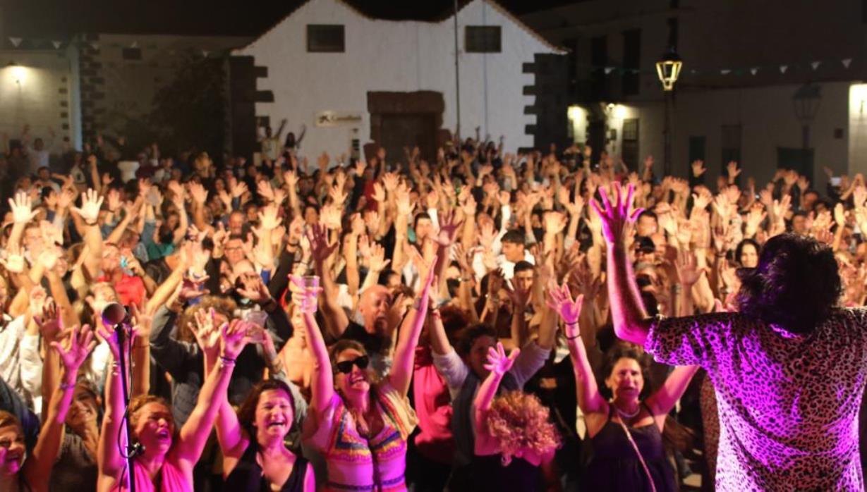Los Lolas en las fiestas del Carmen en Teguise