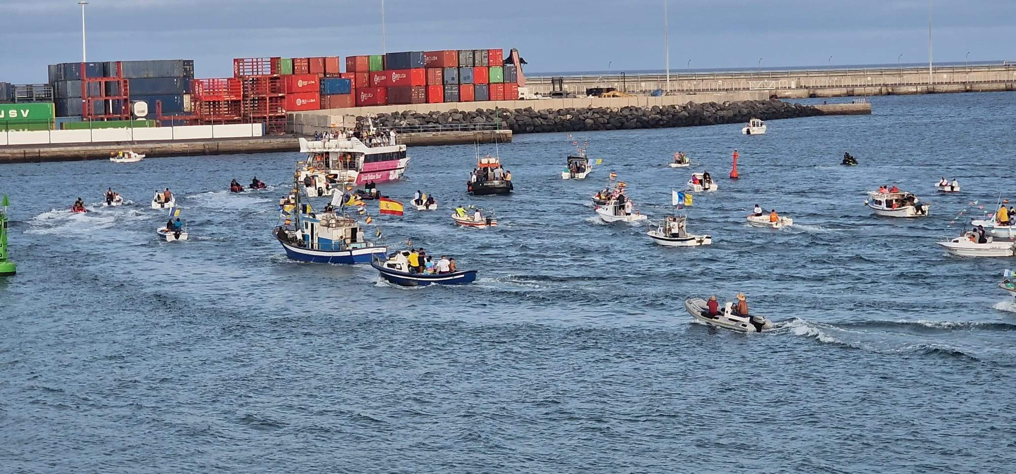 Procesión marítima de Valterra. Foto Dani C.