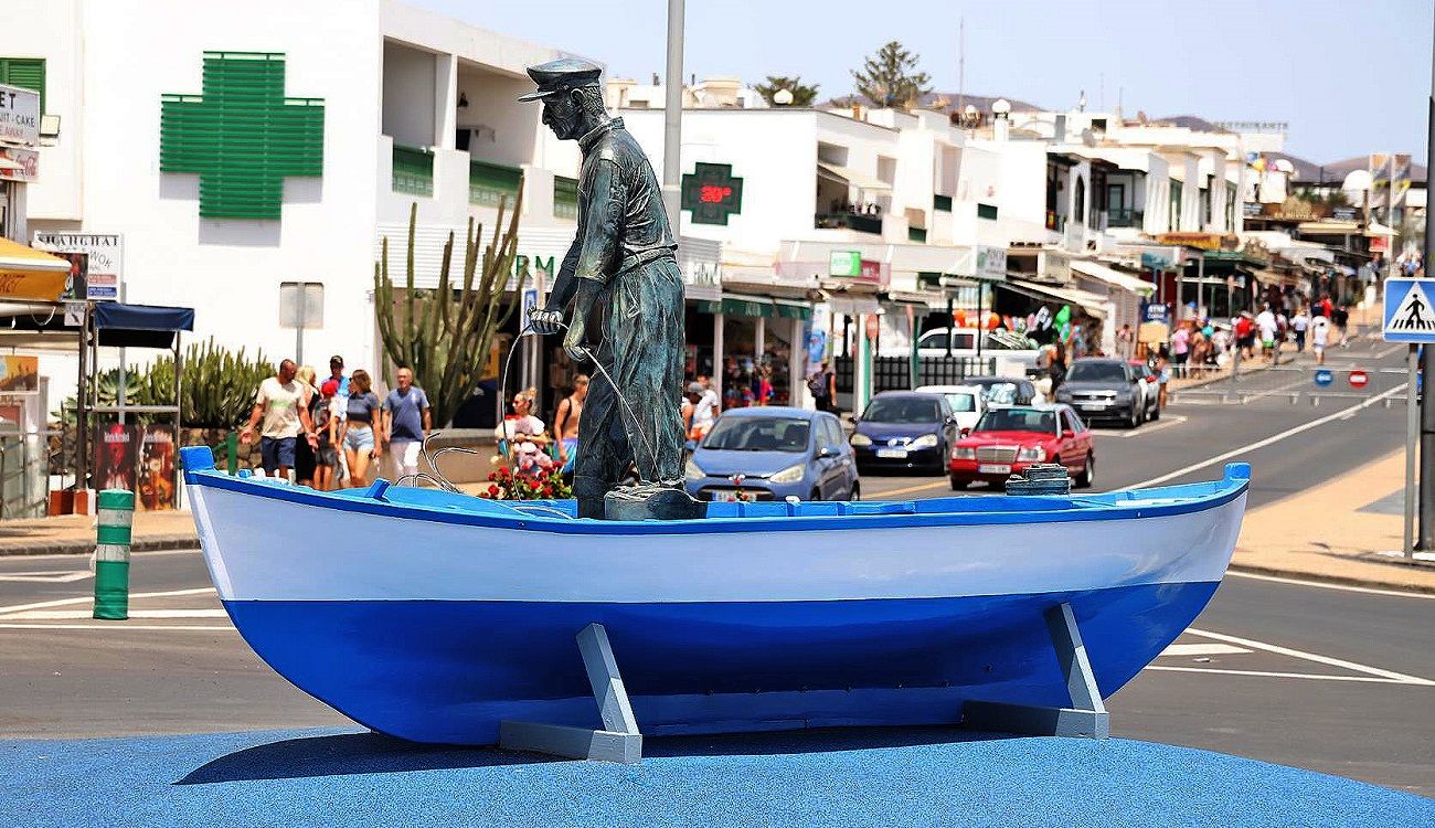 Escultura en Playa Blanca a su tradición marinera