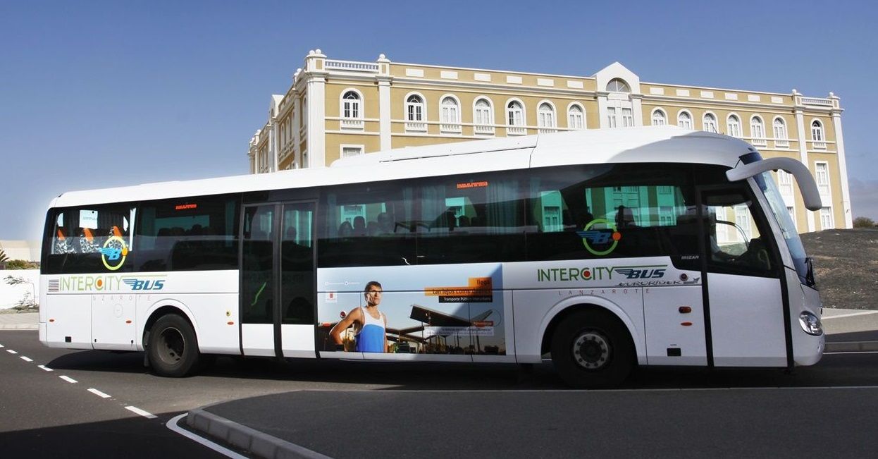 Intercity bus in front of the Cabildo