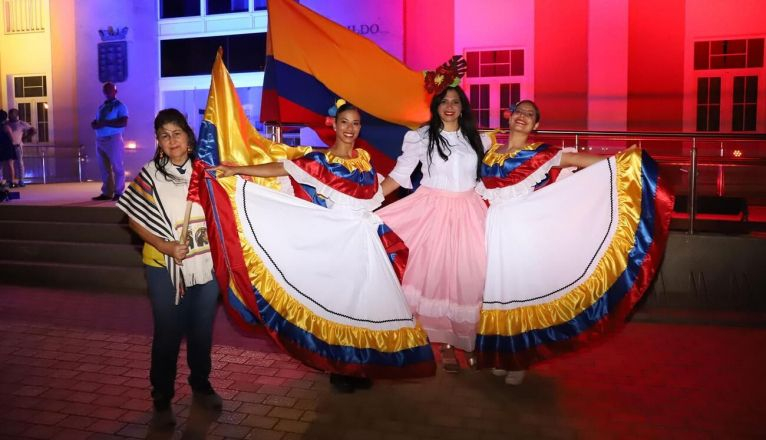 Iluminacion del Cabildo por el dia de Colombia (3)