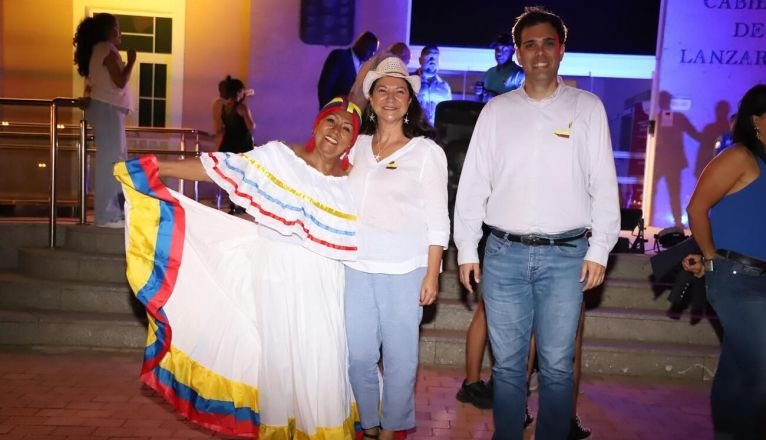 Iluminacion del Cabildo por el dia de Colombia (7)