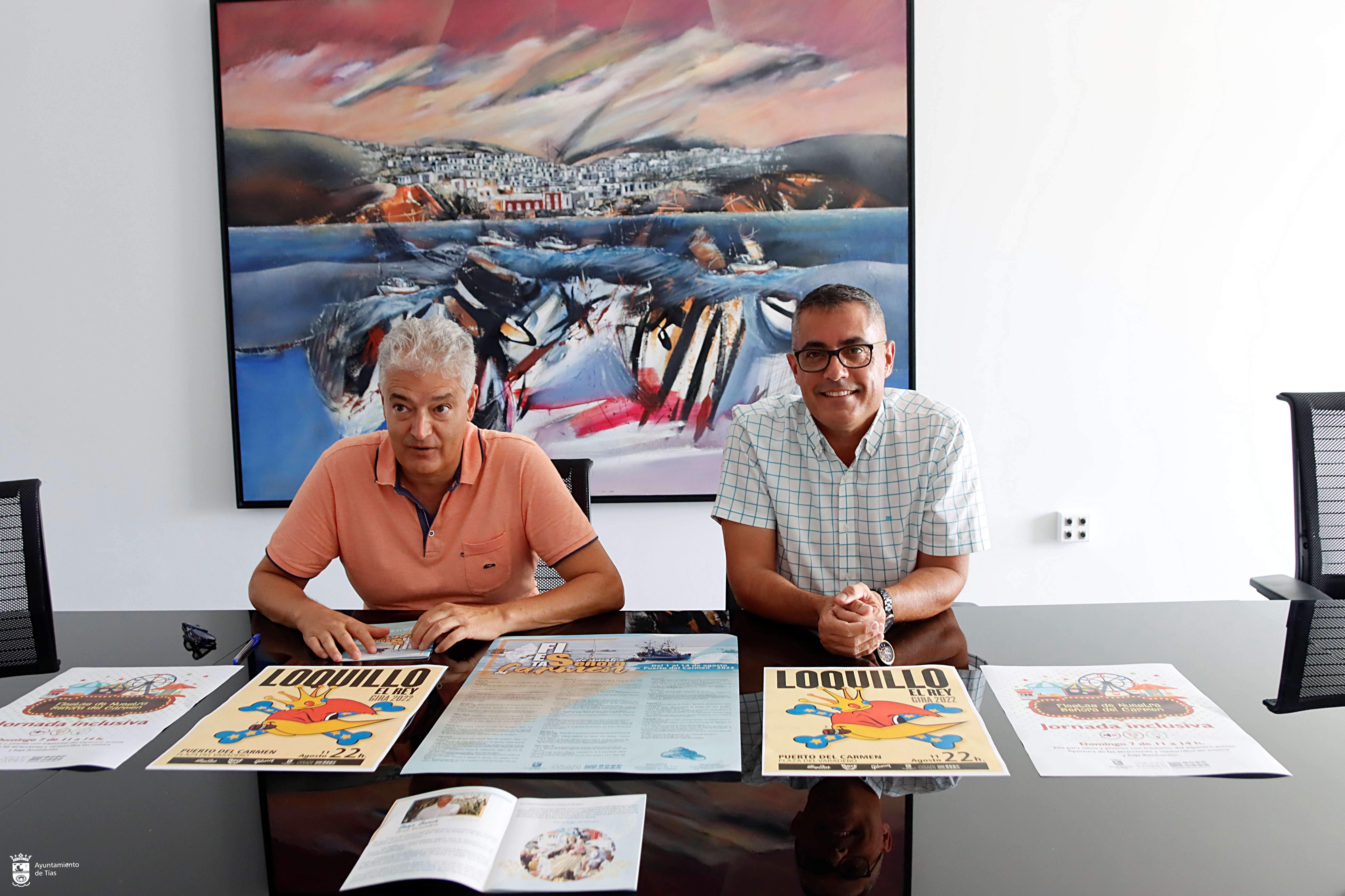 El alcalde y el concejal de Festejos, en la presentación del programa de fiestas de Puerto del Carmen