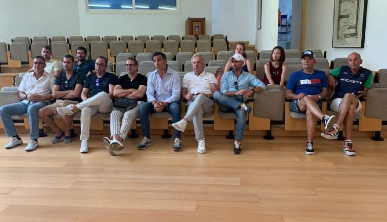 Reunión del Ayuntamiento de Tías con los representantes de Hostelan