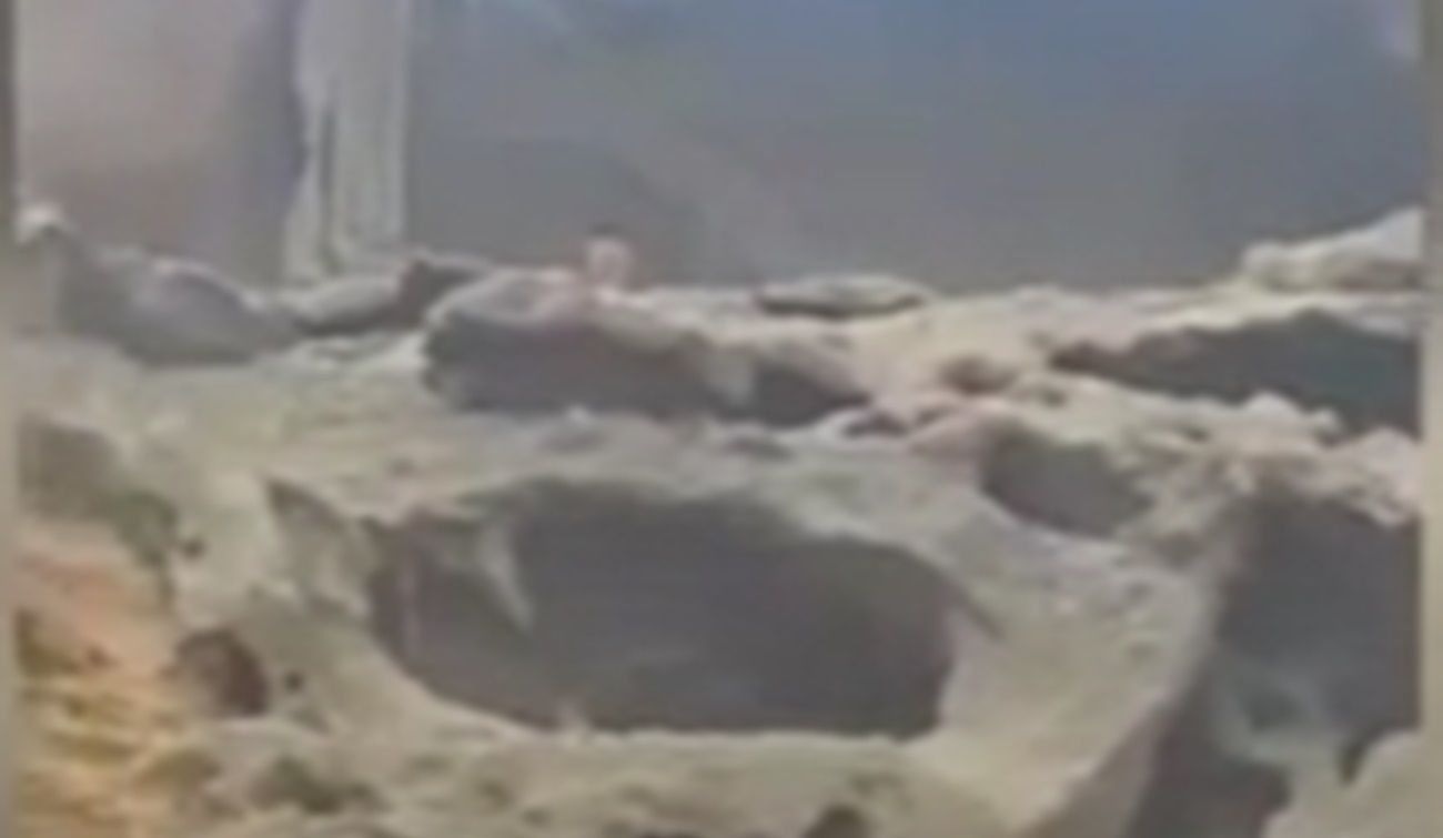 Turista paseando en Montaña Amarilla