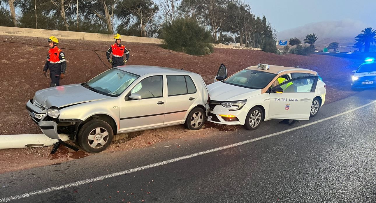 Accidente en la entrada al aeropuerto