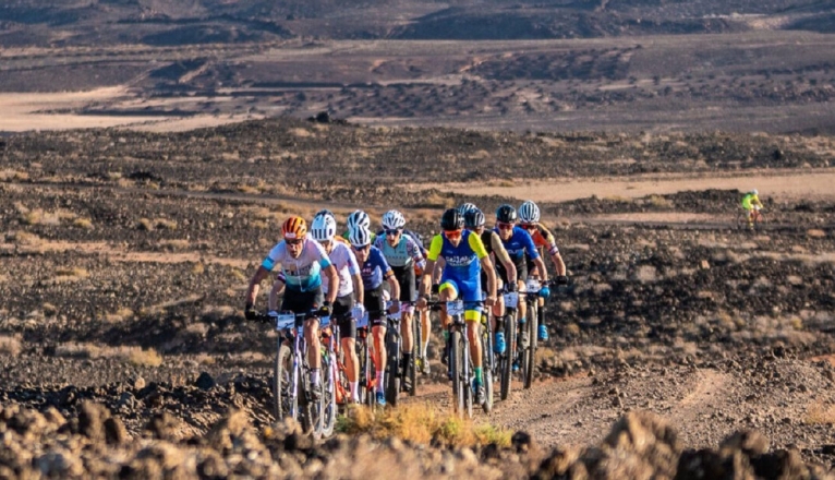 Un pelotón de ciclistas en Lanzarote