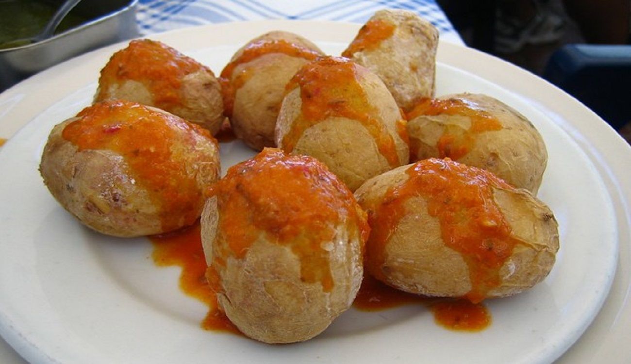 Papas arrugadas con mojo rojo