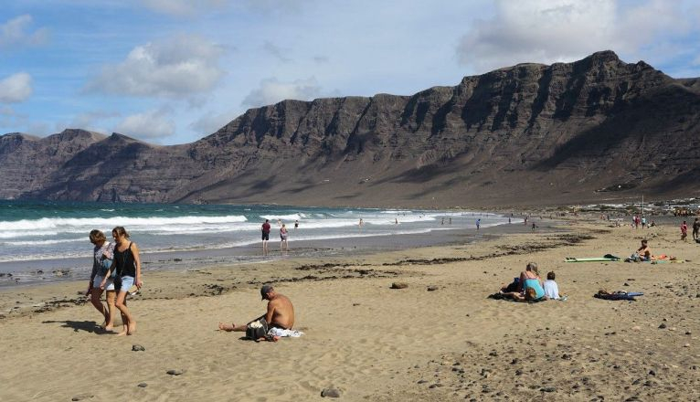 Playa de Famara, en Teguise | Foto: José Luis Carrasco