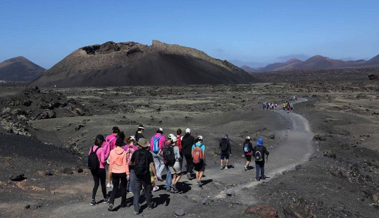 Senderistas en el Volcán del Cuervo