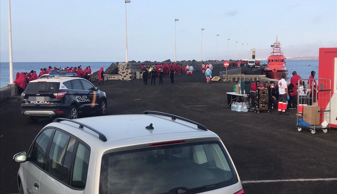 Inmigrantes en el Muelle Comercial de Arrecife | Foto: José Luis Carrasco