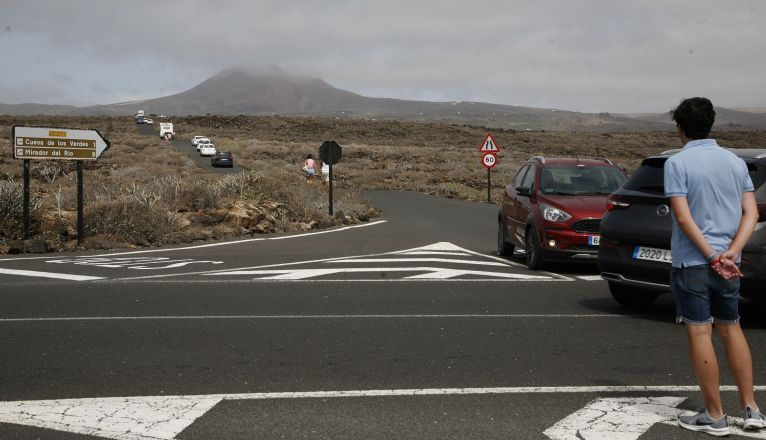 Acceso a la carretera hacia La Cueva de Los Verdes (FOTOS José Luis Carrasco)