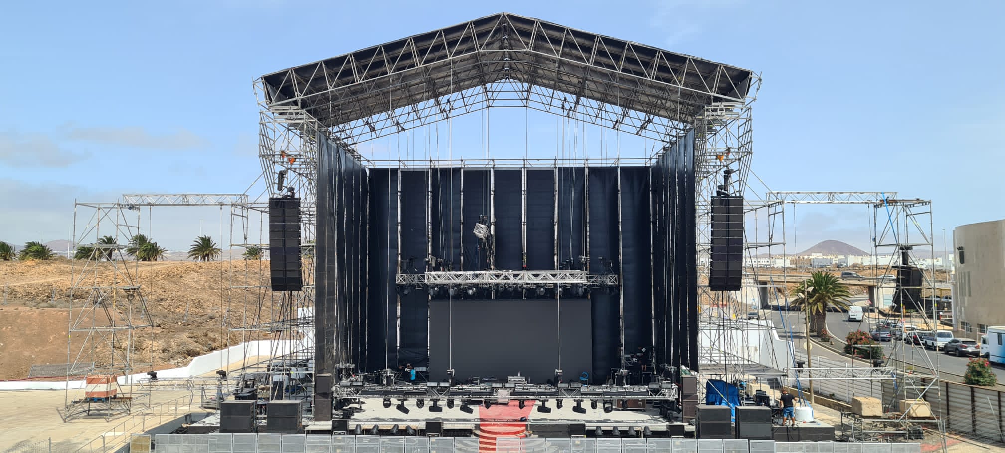 El escenario del Recinto Ferial, preparado para el concierto de Luis Fonsi