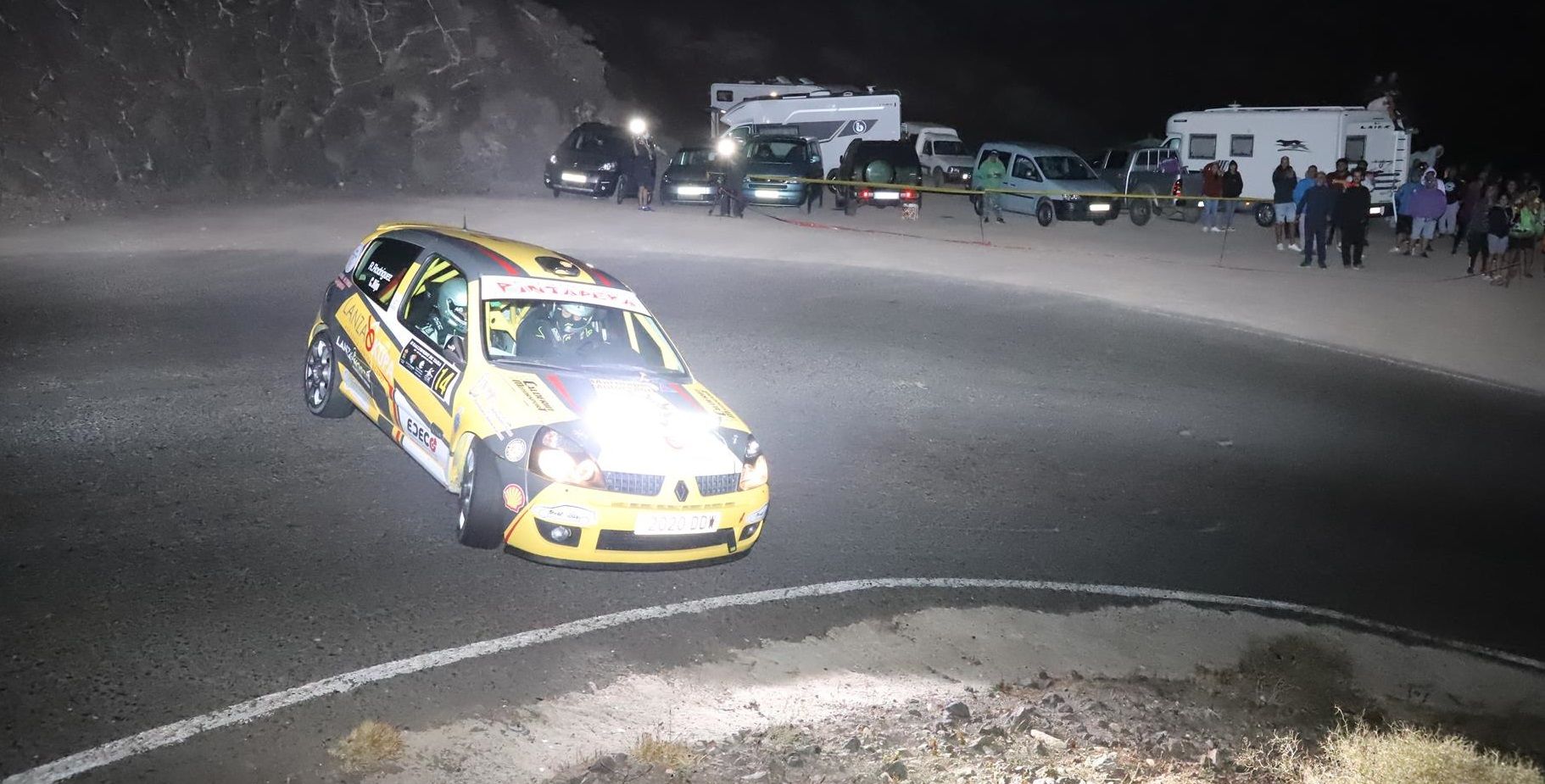 Una de las curvas del tramo nocturno del Rallysprint Yaiza