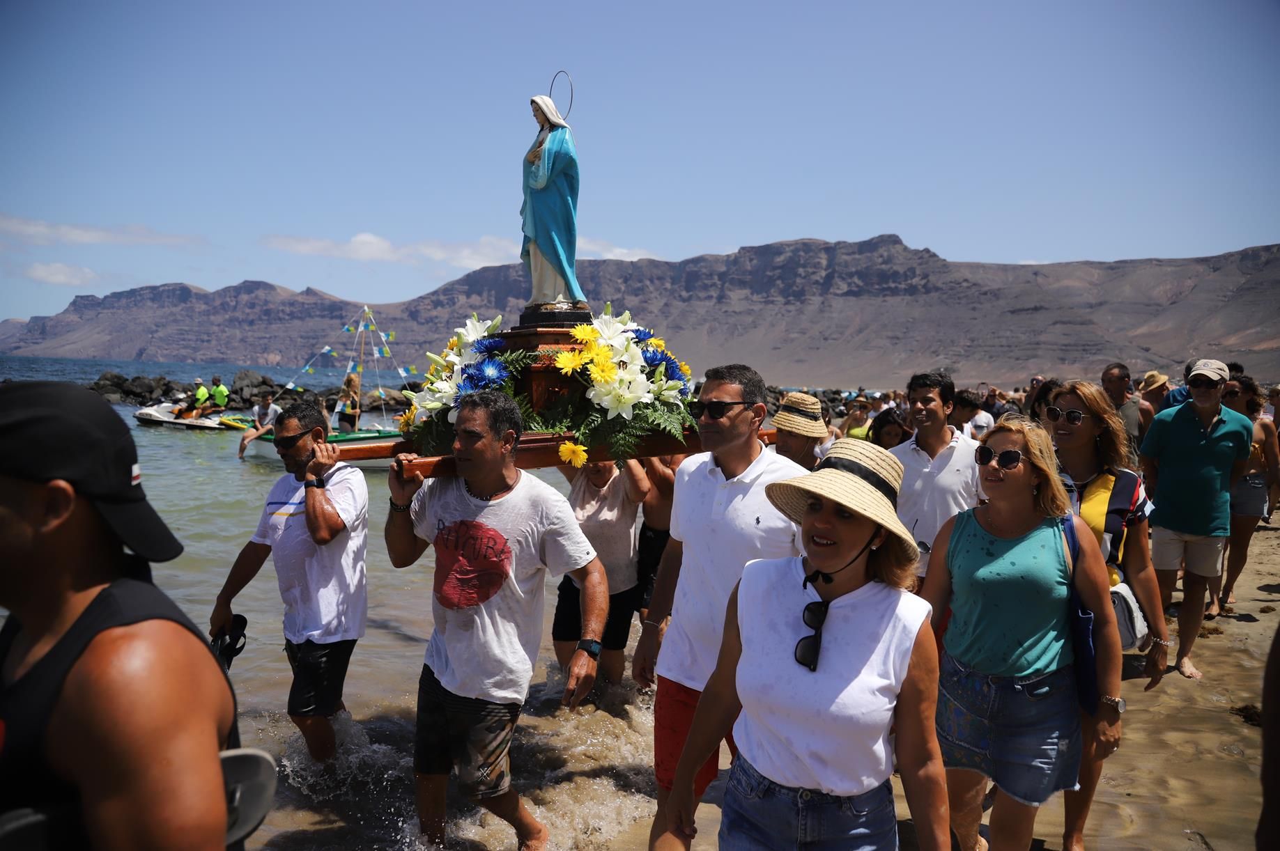 Procesión y verbena del agua en Famara