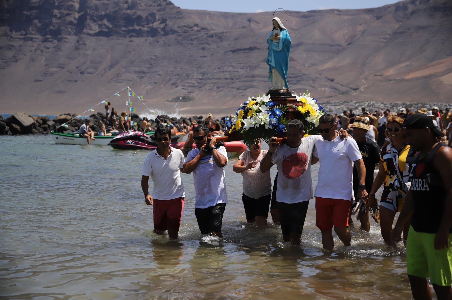 Procesión y verbena del agua en Famara